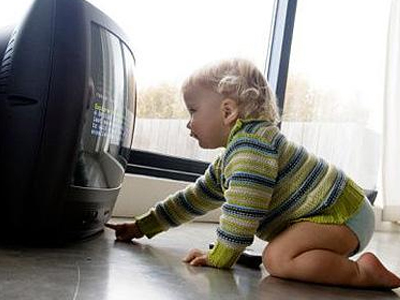 Η τηλεόραση κάνει κακό στην εγκεφαλική ανάπτυξη των βρεφών
