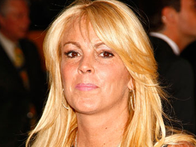 Μου φαίνεται γελοίος ο αρραβώνας