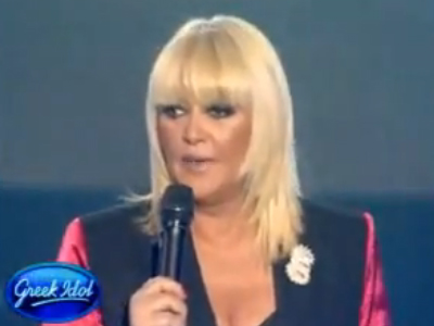 «Stage diving» για την Ρούλα Κορομηλά