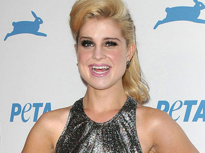 Θέλει να «σβήσει» το παρελθόν