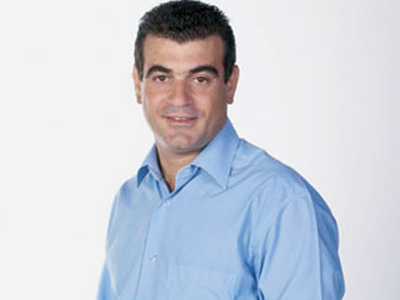 Επιστρέφει ο Κώστας Βαξεβάνης