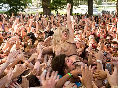 Lady Gaga: Η πιο αποκαλυπτική της εμφάνιση