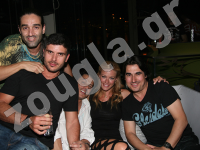 Μετά το τραγούδι στο… club!