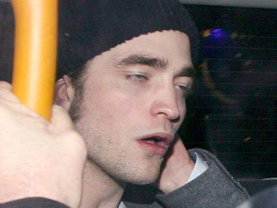 Το έριξε έξω ο Robert Pattinson