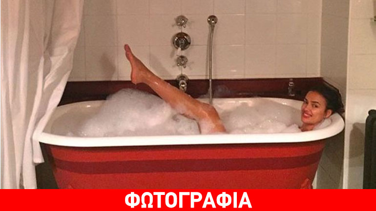 Irina Shayk: Η νέα γυμνή φωτό στη μπανιέρα της «κόλασε» το instagram