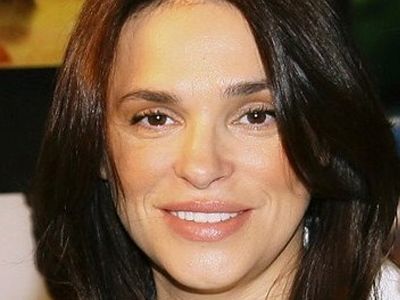 Η Σήλια Κριθαριώτη μας βάζει γυαλιά