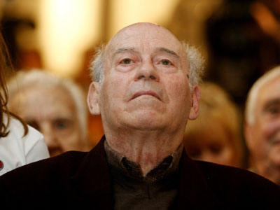 Στην εντατική και πάλι ο Θανάσης Βέγγος