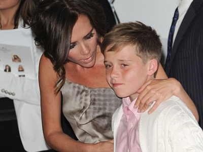 Το μήλο κάτω από τη μηλιά