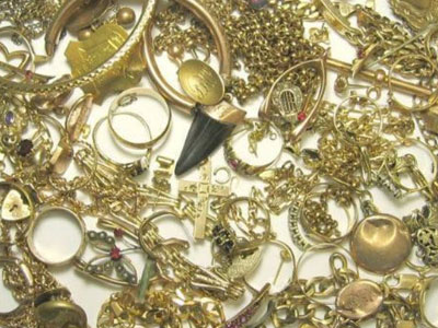 «Βουνά» με χρυσαφικά στην Ασφάλεια Λάρισας