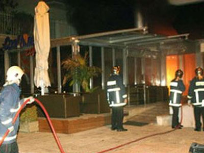 Πειραιάς: Υπό έλεγχο η φωτιά στο εστιατόριο