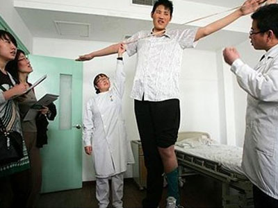 Οι ψηλοί άνδρες κινδυνεύουν από επιθετικό καρκίνο του προστάτη