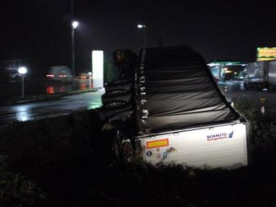 Ντεραπάρισε νταλίκα… σε χώρο στάθμευσης