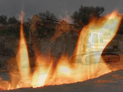 Φωτιά σε χωματουργικό μηχάνημα στη Λ.Σχιστού