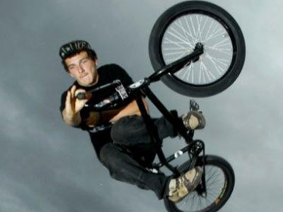 Νεαρός τραυματίστηκε θανάσιμα με ΒΜΧ