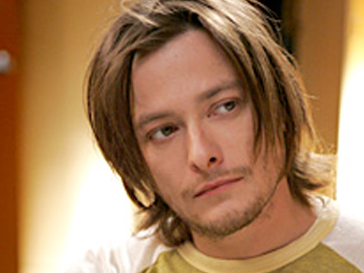 Μακριά κι αγαπημένοι!