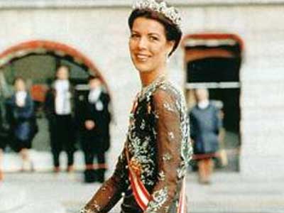 Χαμογελάει ξανά η πριγκίπισσα Καρολίνα !