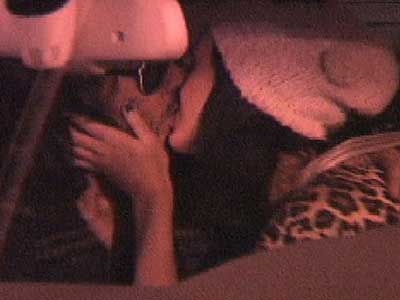 Καυτά φιλιά στο αεροδρόμιο