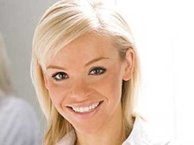 Επίθεση με οξύ σε γνωστή παρουσιάστρια