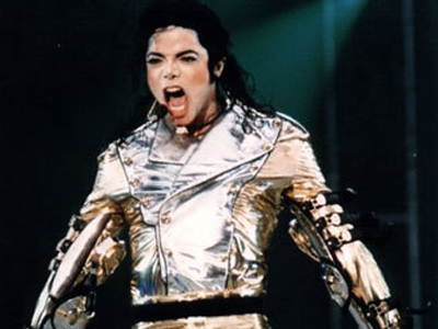 Σιγά μην μοιάζει και στον Elvis!