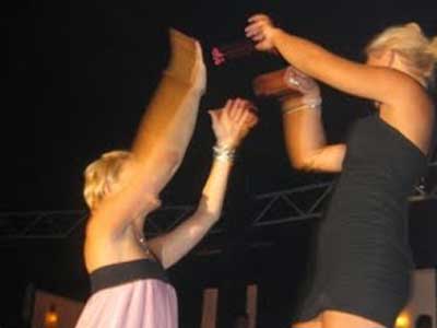 Για ένα κομμάτι ψωμί!