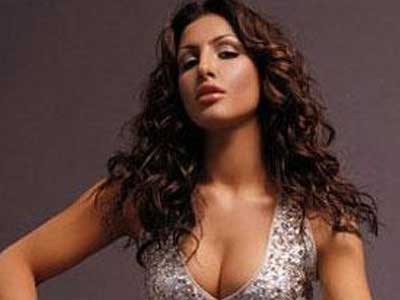 Η Έλενα τραγούδησε με στολή πιλότου για την Olympic air