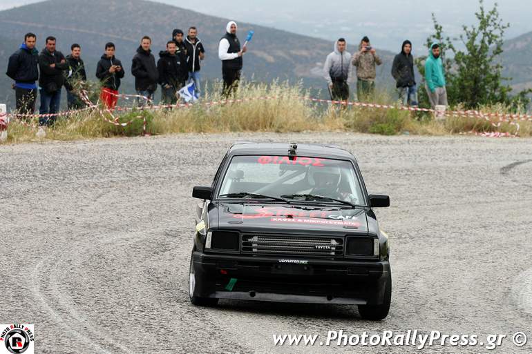 Ο Γιάννης Καρνέζης