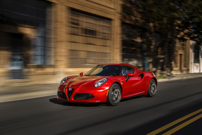 Το super car της Alfa Romeo είναι η 4C....