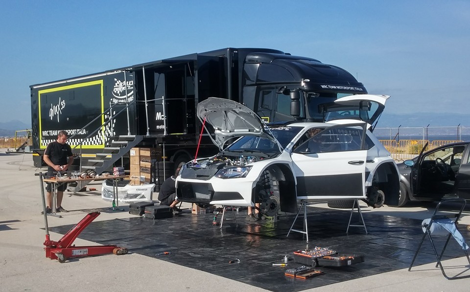 Το φορτηγό της Motorsport Italia με το Fabia R5 των Αθανασσούλα - Ζακχαίου