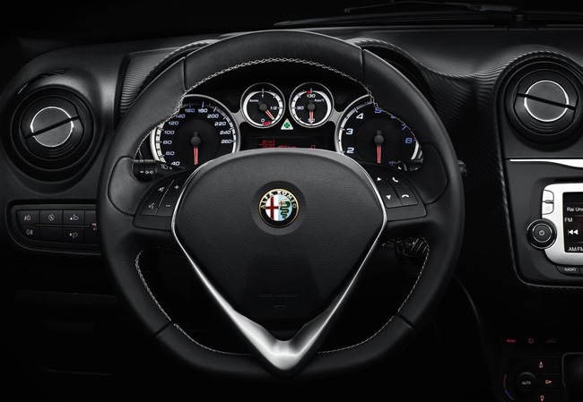 Όταν κάθεσαι σε μία σύγχρονη Alfa Romeo βλέπεις αυτή την εικόνα...