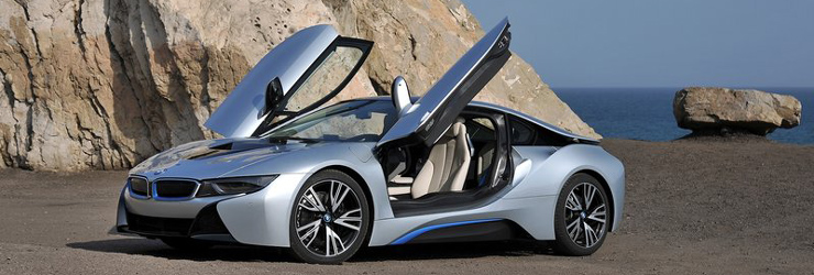 Οι πόρτες στο i8 ανοίγουν προς τα πάνω!!!