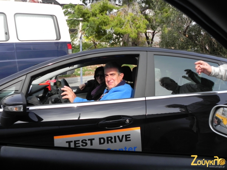 Δημήτρης Χιωτίδης: Έκλεισε το δρόμο για να τον βγάλουμε φωτογραφία!!!!