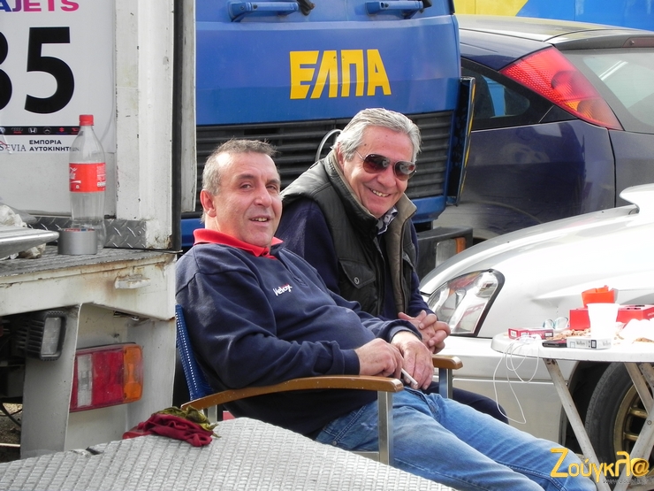 Μανώλης Χαλιβελάκης (δεξιά) και Παναγιώτης Λιώρης με χαμόγελα όλο πονηριά.... Το ΕΛΠΑ από πίσω τυχαίο;