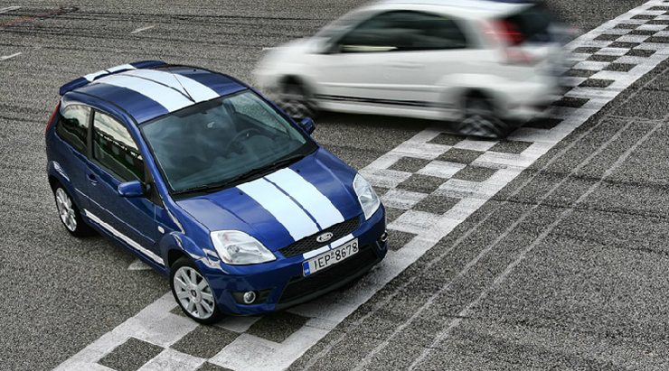 Αυτό είναι το παλιό Fiesta ST. Οδηγικά ήταν κορυφαίο αλλά ο κινητήρας των 2.0 λίτρων προβλημάτιζε... 