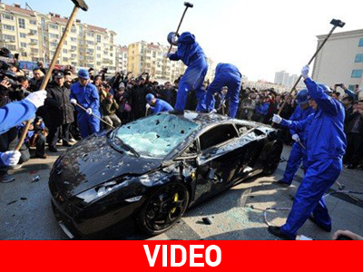 Απίστευτο: Έσπασε με… σφυριά την Lamborghini του
