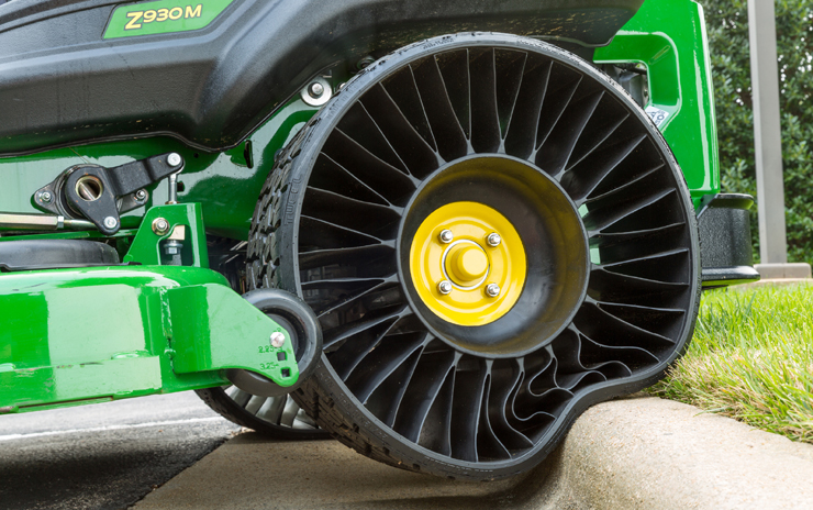 Το Tweel μηδενίζει τις πιθανότητες να κλατάρει το ελαστικό... 