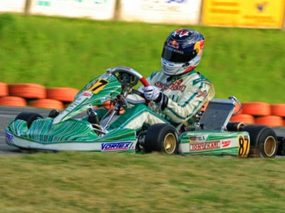 Ο Φέτελ επέστρεψε στο… καρτ