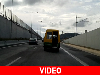 Χωρίς πόρτα στην Αττική οδό Χωρίς πόρτα στην Αττική οδό