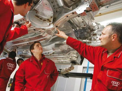 H Kosmocar Α.Ε. εκπαιδεύει νέους μηχανικούς αυτοκινήτων H Kosmocar Α.Ε. εκπαιδεύει νέους μηχανικούς αυτοκινήτων