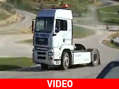 Πλαγιολισθήσεις με… φορτηγό