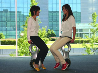 Επαναστατική νέα συσκευή προσωπικής μετακίνησης από την Honda