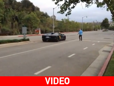 Μανιακός πετάει πέτρα σε Lamborghini…