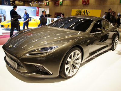 Η πρώτη τετράθυρη Lotus παρουσιάστηκε στο σαλόνι του Παρισιού