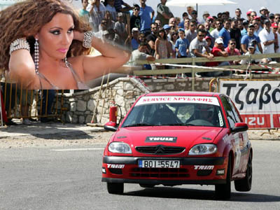 Η Πόπη Μαλλιωτάκη σε αγώνα αυτοκινήτων…