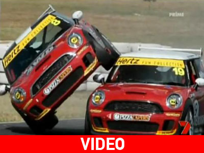 Απίστευτο ατύχημα σε αγώνα ταχύτητας στην Αυστραλία Απίστευτο ατύχημα σε αγώνα ταχύτητας στην Αυστραλία