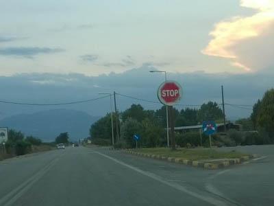 Τοποθέτησαν από μόνοι τους πινακίδα… STOP Τοποθέτησαν από μόνοι τους πινακίδα… STOP