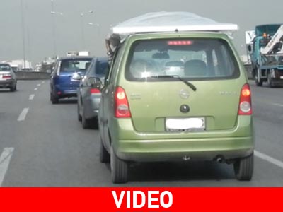 Έπιανε με το χέρι την… τάβλα που είχε στην οροφή του αυτοκινήτου