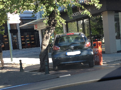 Το πάρκαρε ίσα, ίσα….