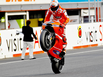 Ο Στόνερ κέρδισε στην Ιαπωνία, μεγάλη μάχη μεταξύ Ρόσι – Λορένθο