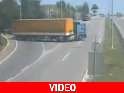 Φορτηγά στο αντίθετο ρεύμα της εθνικής οδού