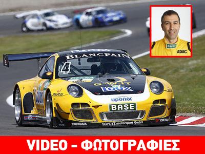 Άλλος ένας Έλληνας που σηκώνει ψηλά την γαλανόλευκη σημαία Άλλος ένας Έλληνας που σηκώνει ψηλά την γαλανόλευκη σημαία